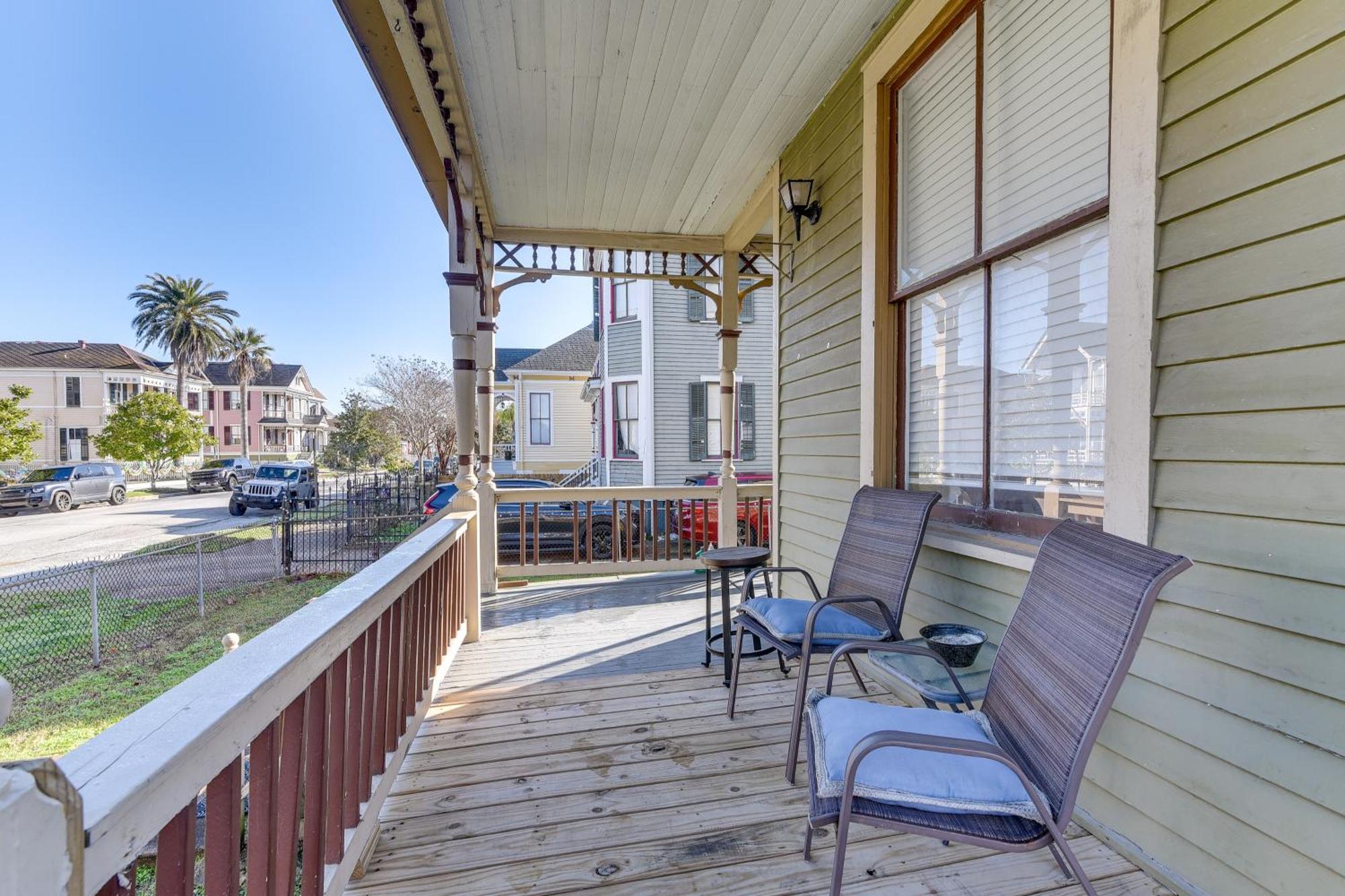 Coastal Galveston Studio About 1 Mi To Beach! Exterior photo